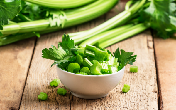 alimentos-ricos-em-agua-aipo-dr-daniel-benitti alimentos-ricos-em-agua-aipo-dr-daniel-benitti