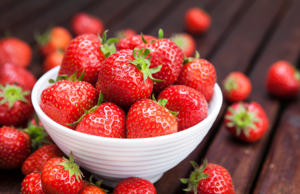 alimentos-ricos-em-agua-morango-dr-daniel-benitti alimentos-ricos-em-agua-morango-dr-daniel-benitti