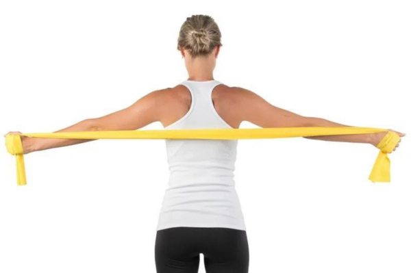 exercicio-faixa-de-resistencia-peitoral-dr-daniel-benitti-cirurgiao-vascular