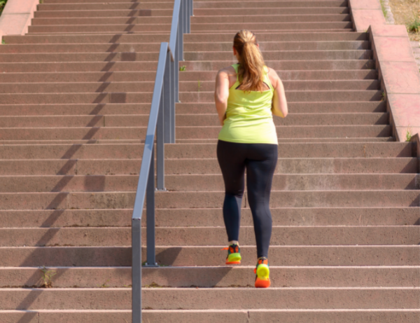 Exercícios físicos ajudam a prevenir a inflamação no corpo.