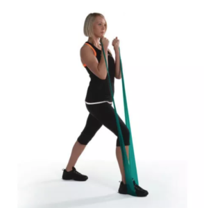exercicio-braco-biceps-elastico-faixa-resistencia-dr-daniel-benitti-em casa-cirurgiao-vascular-sao-paulo-campinas