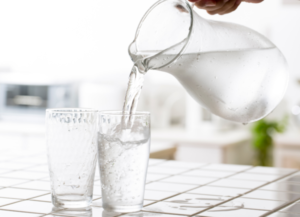 Beber água para viver mais.