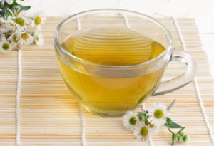 Benefícios do chá de camomila para a saúde.