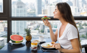 Como evitar carboidratos, comer com atenção.